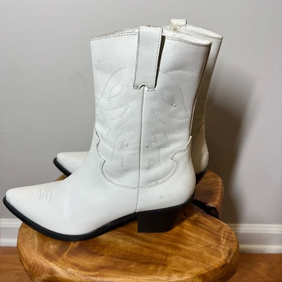 NWOT Matisse Leather White Women's Western Ankle Boots 9M - Picture 3 of 11